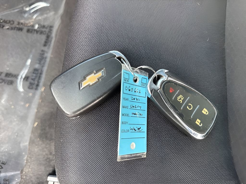 Used 2021 Chevrolet Malibu LT FWD image 36