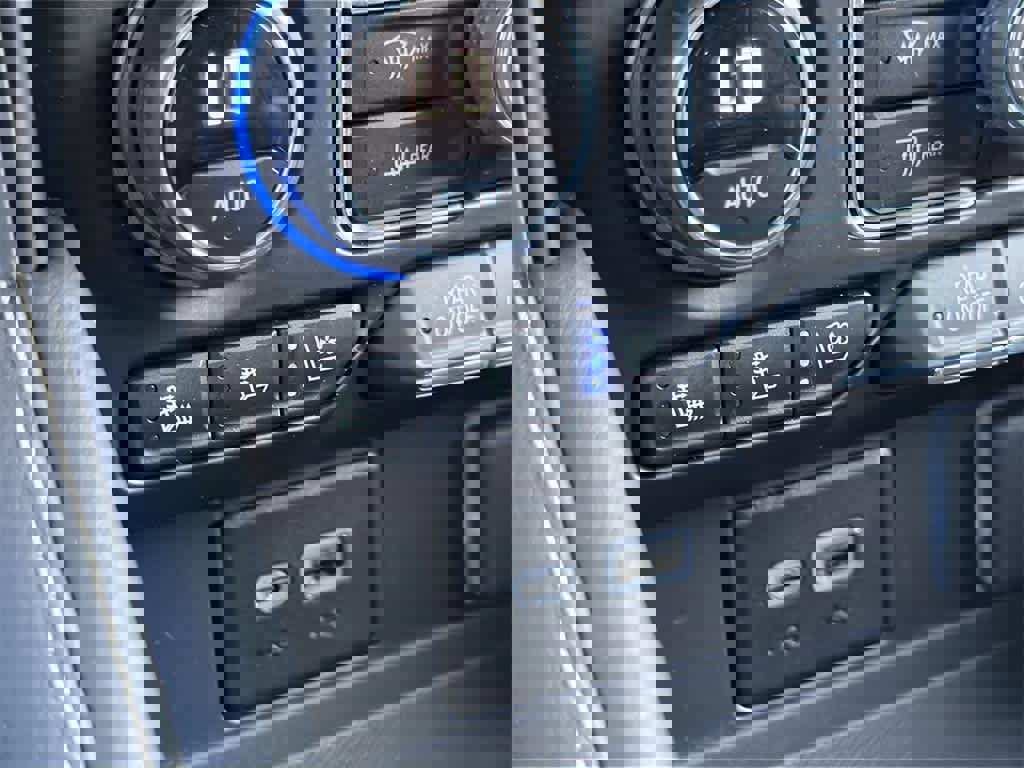 Used 2023 Chevrolet Suburban Premier image 22