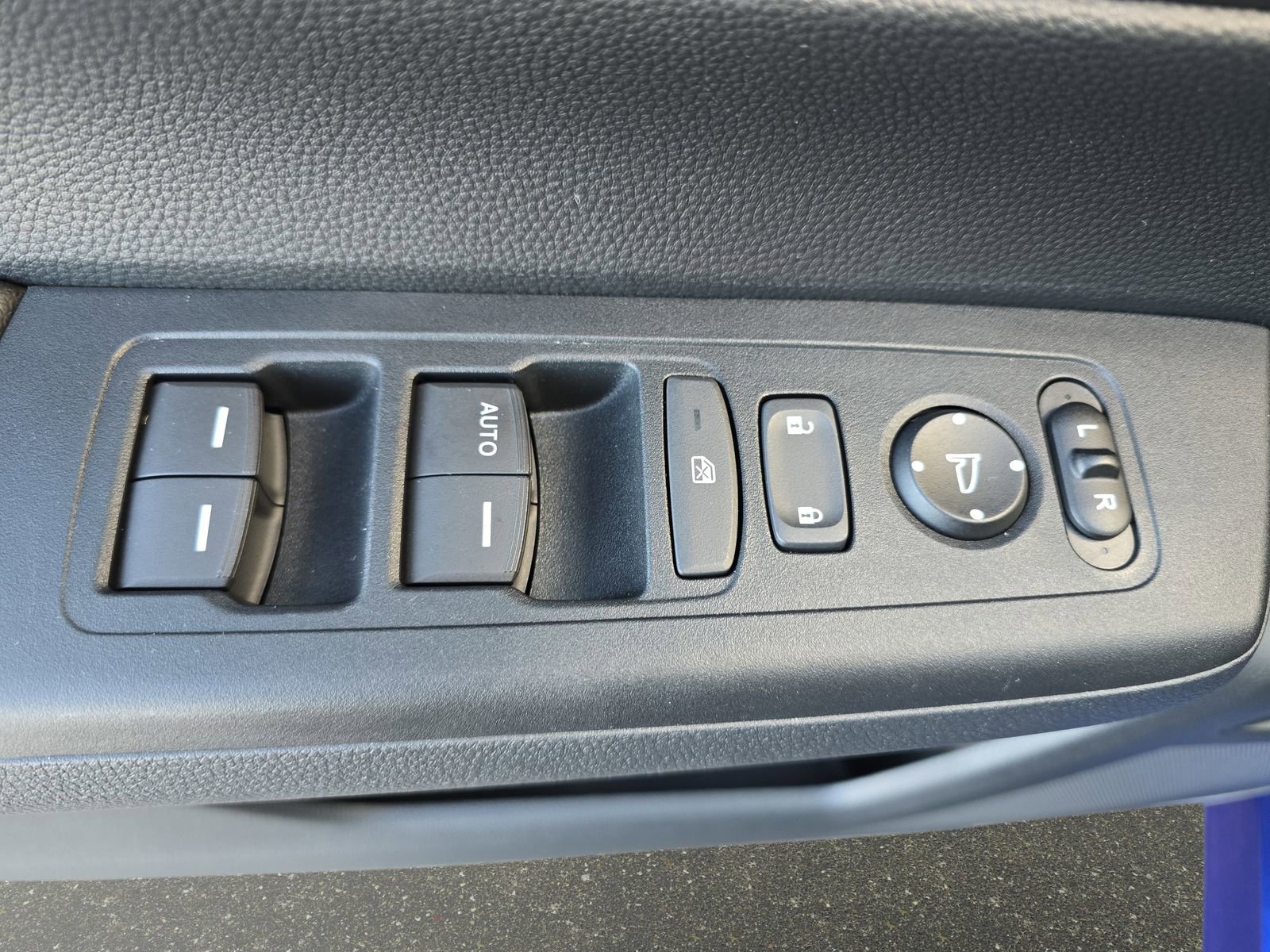 Certified 2025 Honda CR-V LX image 29