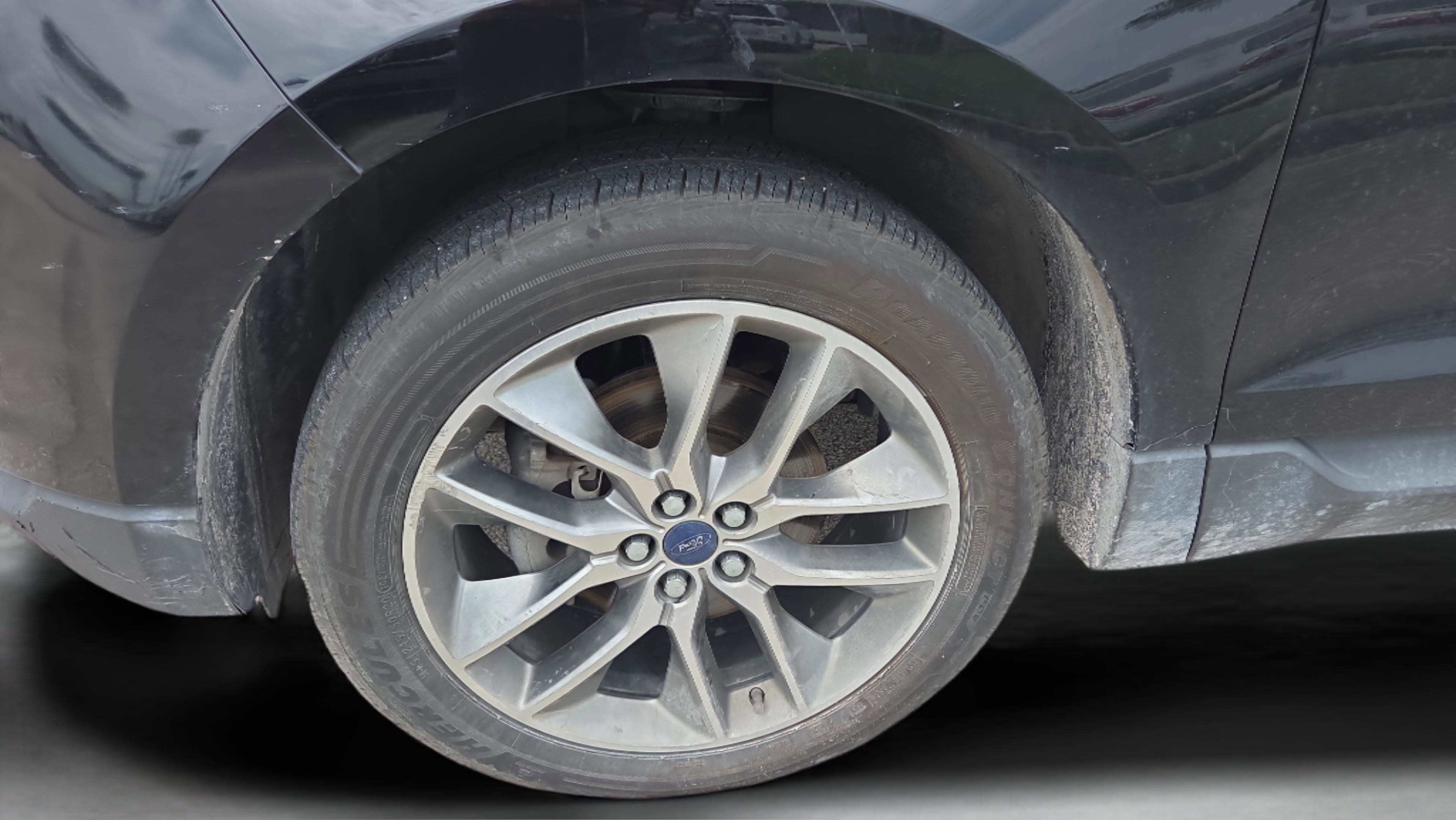 Used 2018 Ford Edge Titanium w/ Equipment Group 301A FWD image 37