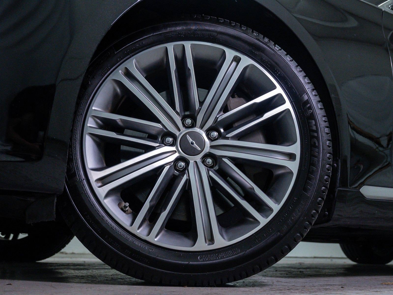 Used 2018 Genesis G80 3.8 RWD image 6
