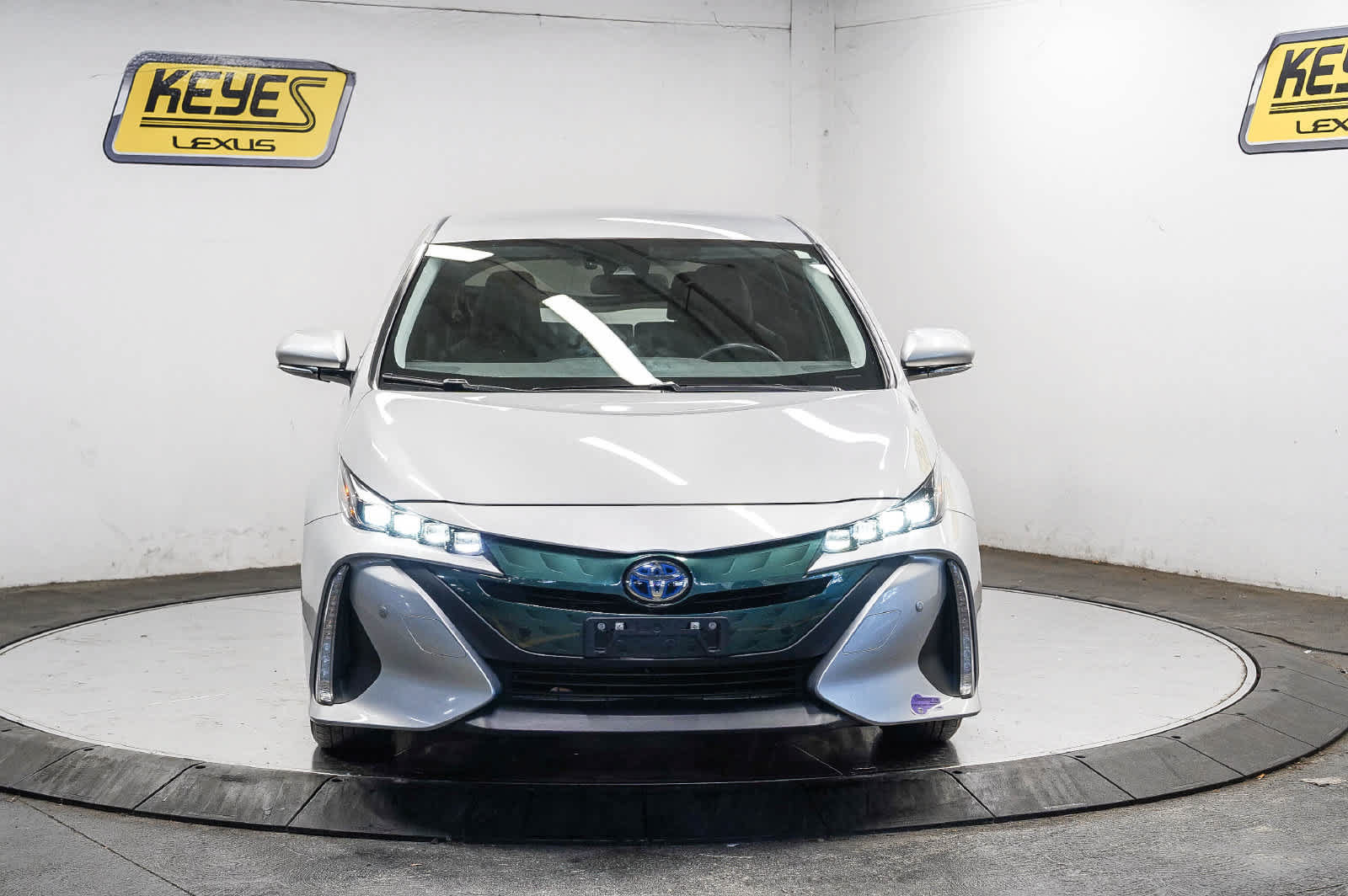 Used 2018 Toyota Prius Prime Premium w/ Carpet Mat Package FWD image 6