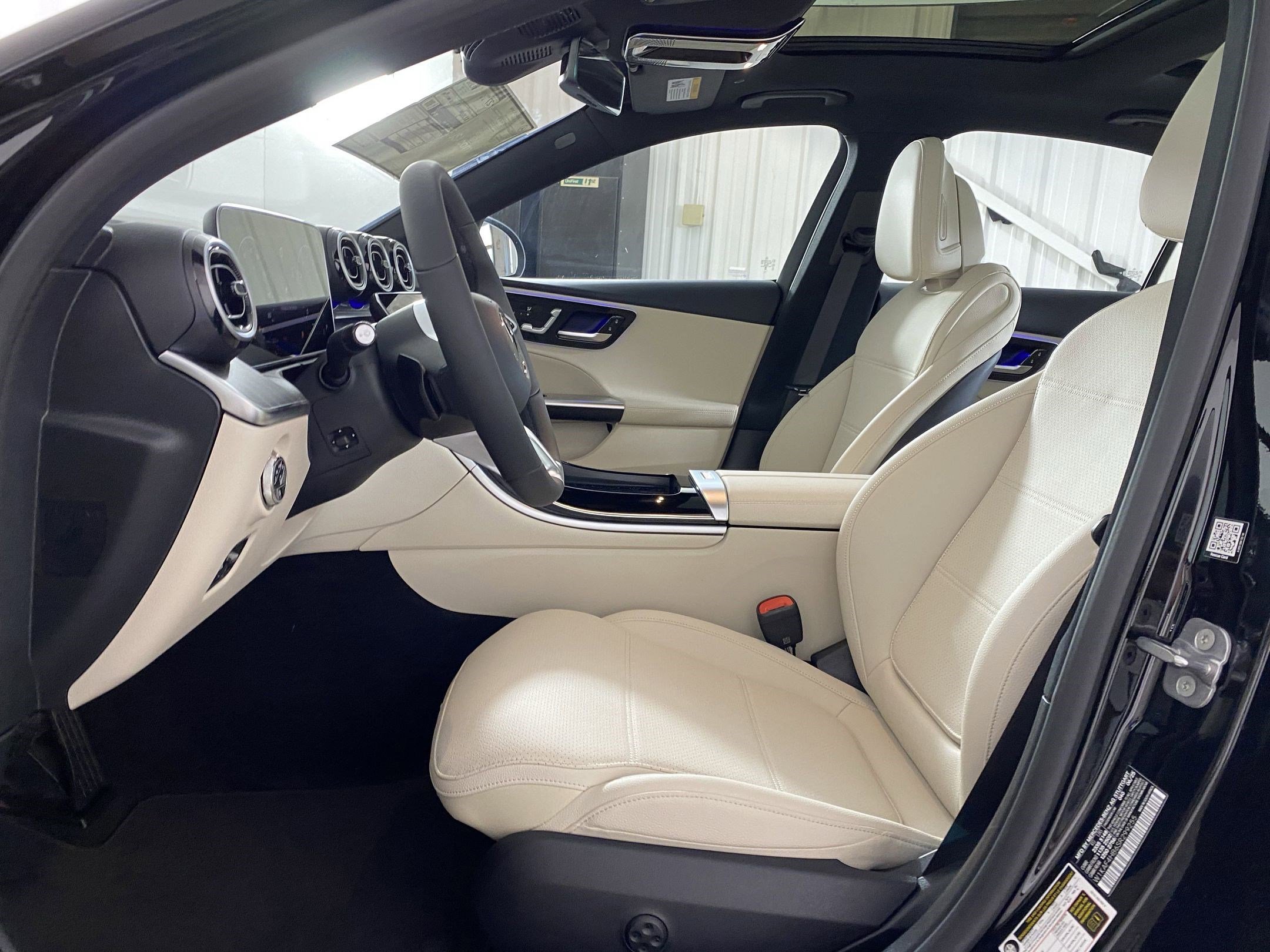 Used 2025 Mercedes-Benz C 300 4MATIC Sedan image 4