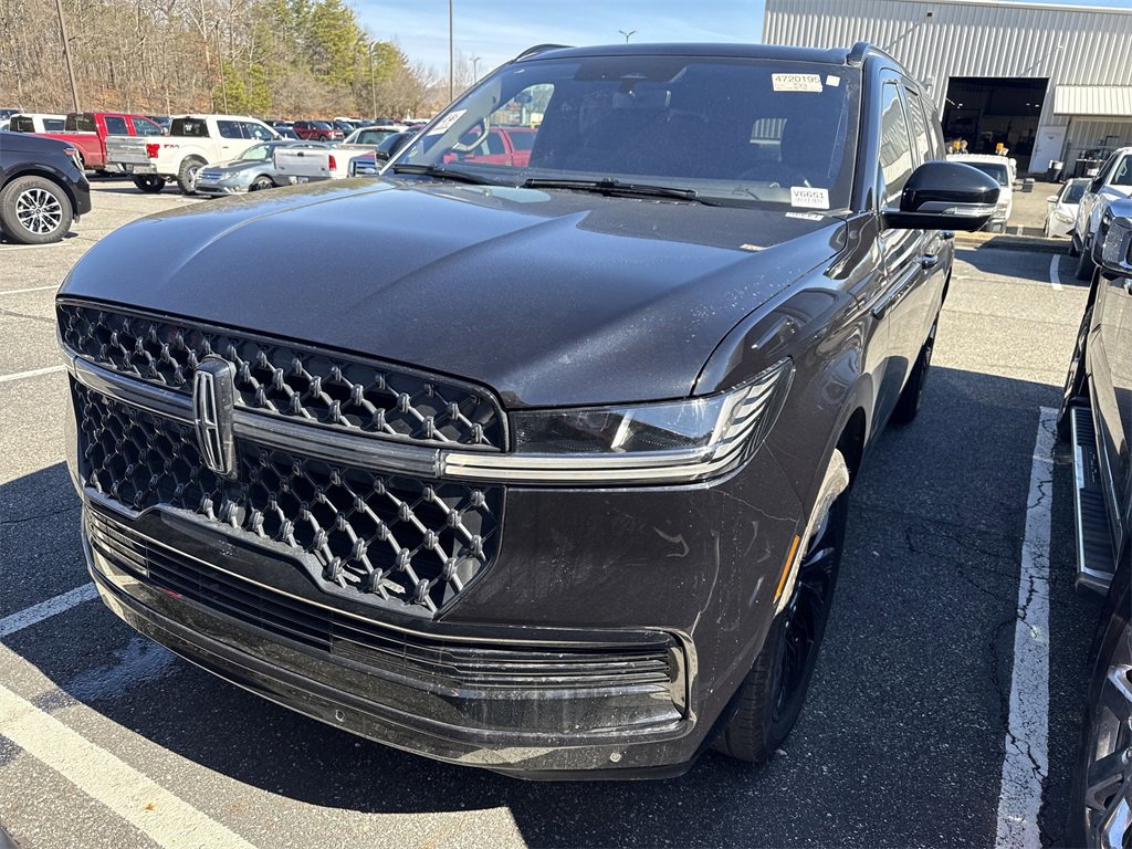 Used 2025 Lincoln Navigator L Reserve w/ Jet Appearance Package image 5