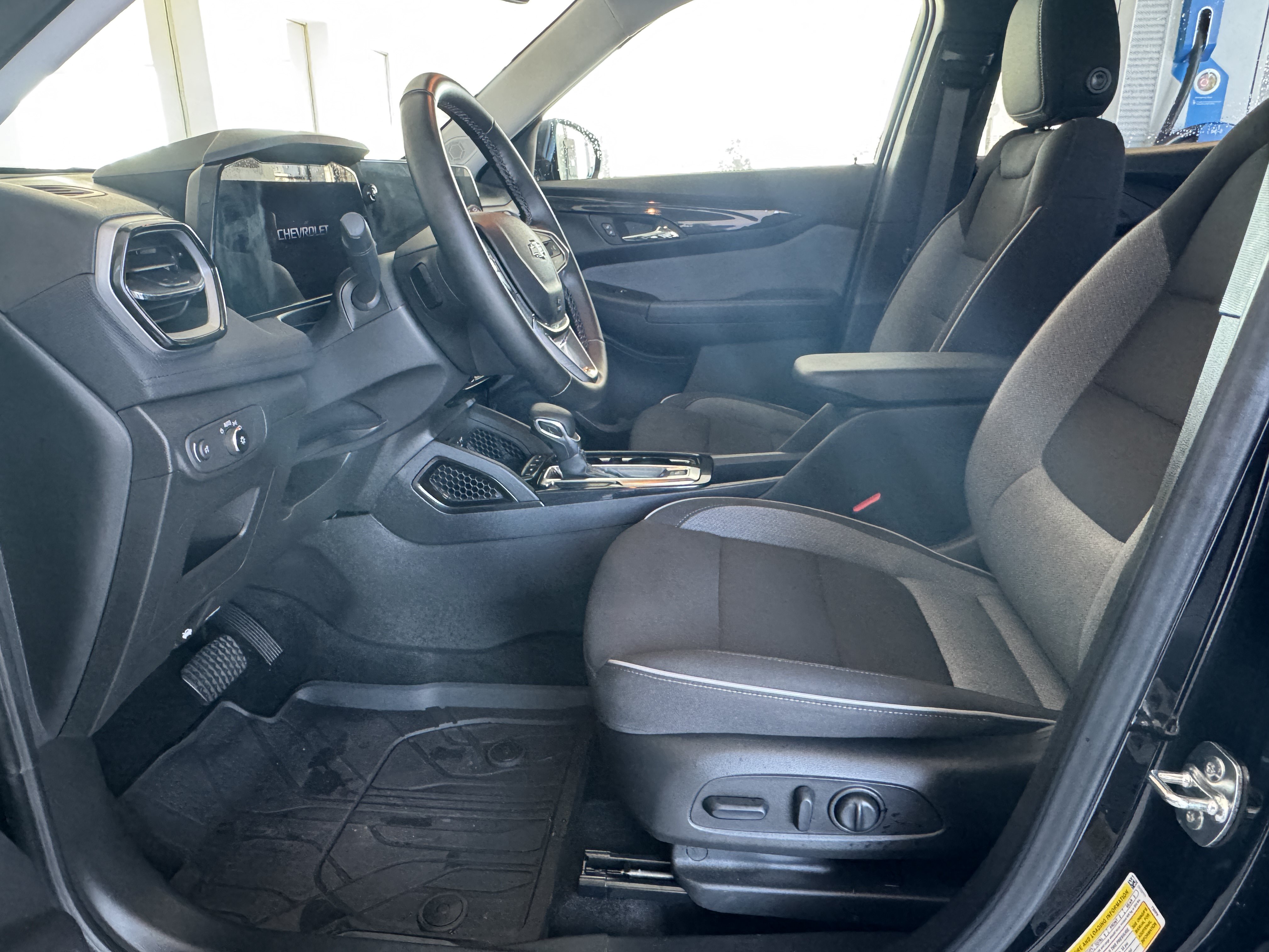 Used 2026 Chevrolet TrailBlazer LT w/ Convenience Package AWD/4WD image 2