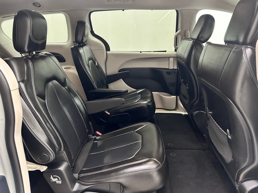 Certified 2021 Chrysler Voyager Lxi FWD image 16