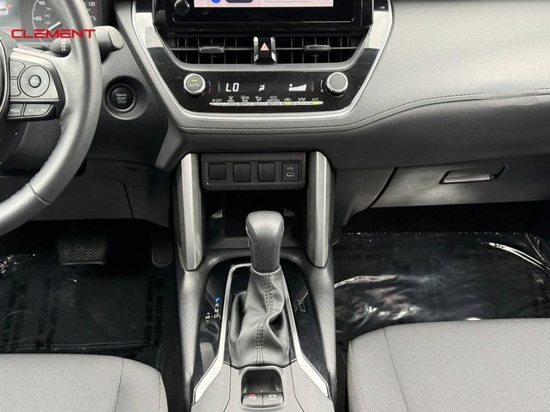 Used 2024 Toyota Corolla Cross LE FWD image 18