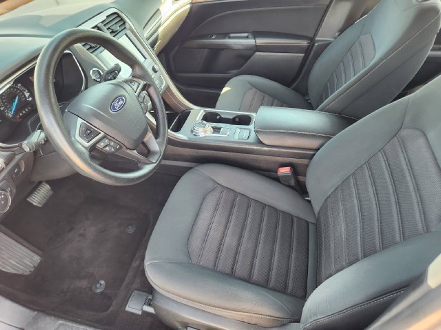 Used 2020 Ford Fusion SE FWD image 14