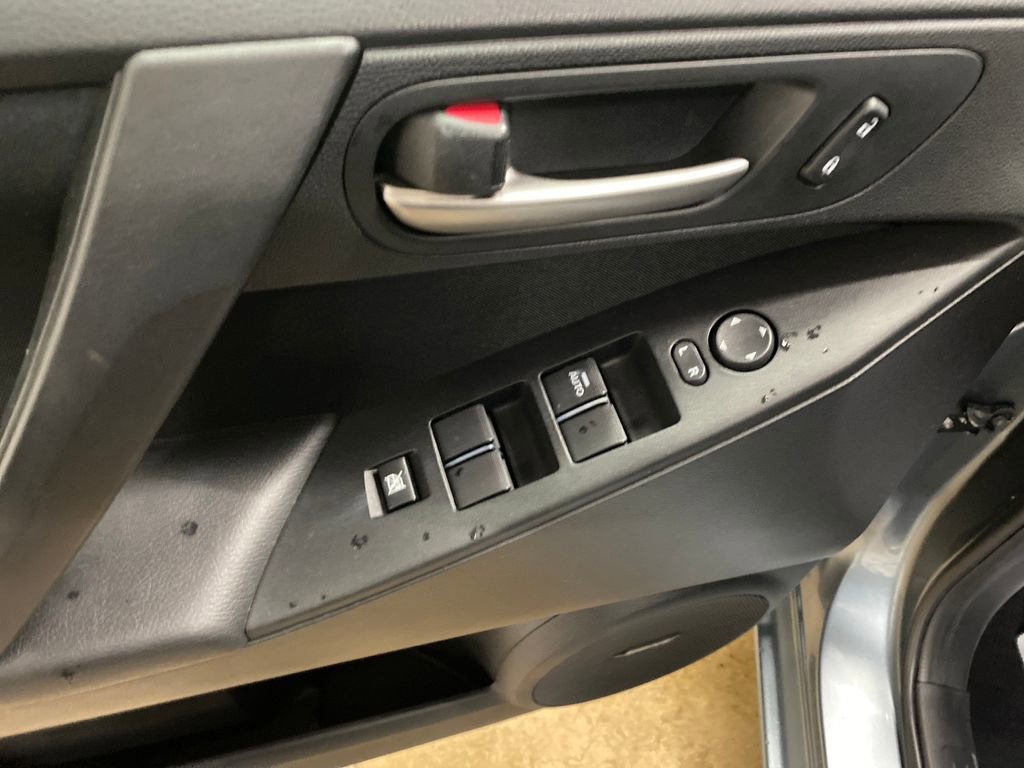 Used 2012 MAZDA MAZDA3 i Touring FWD image 10