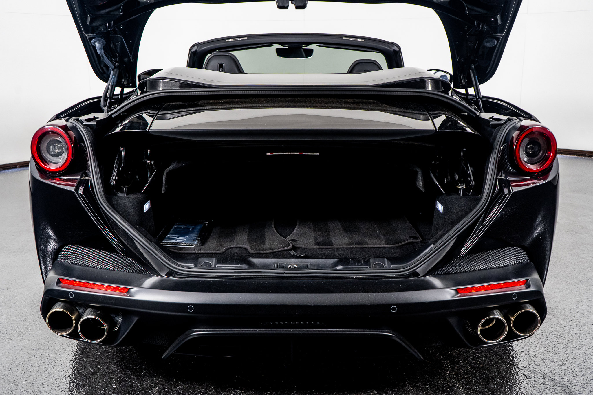 Used 2019 Ferrari Portofino image 53