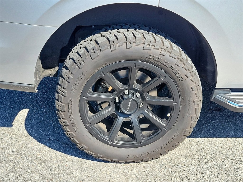 Used 2019 Ford Expedition XLT w/ Equipment Group 202A image 5