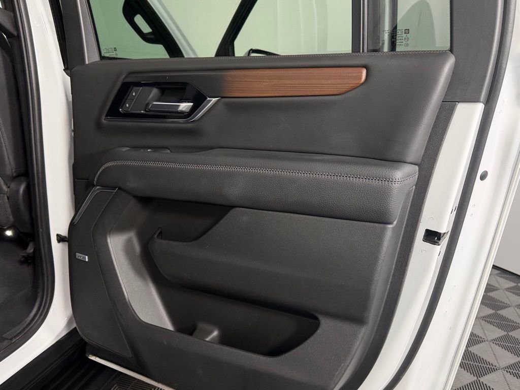 Used 2025 GMC Yukon XL Denali AWD/4WD image 28
