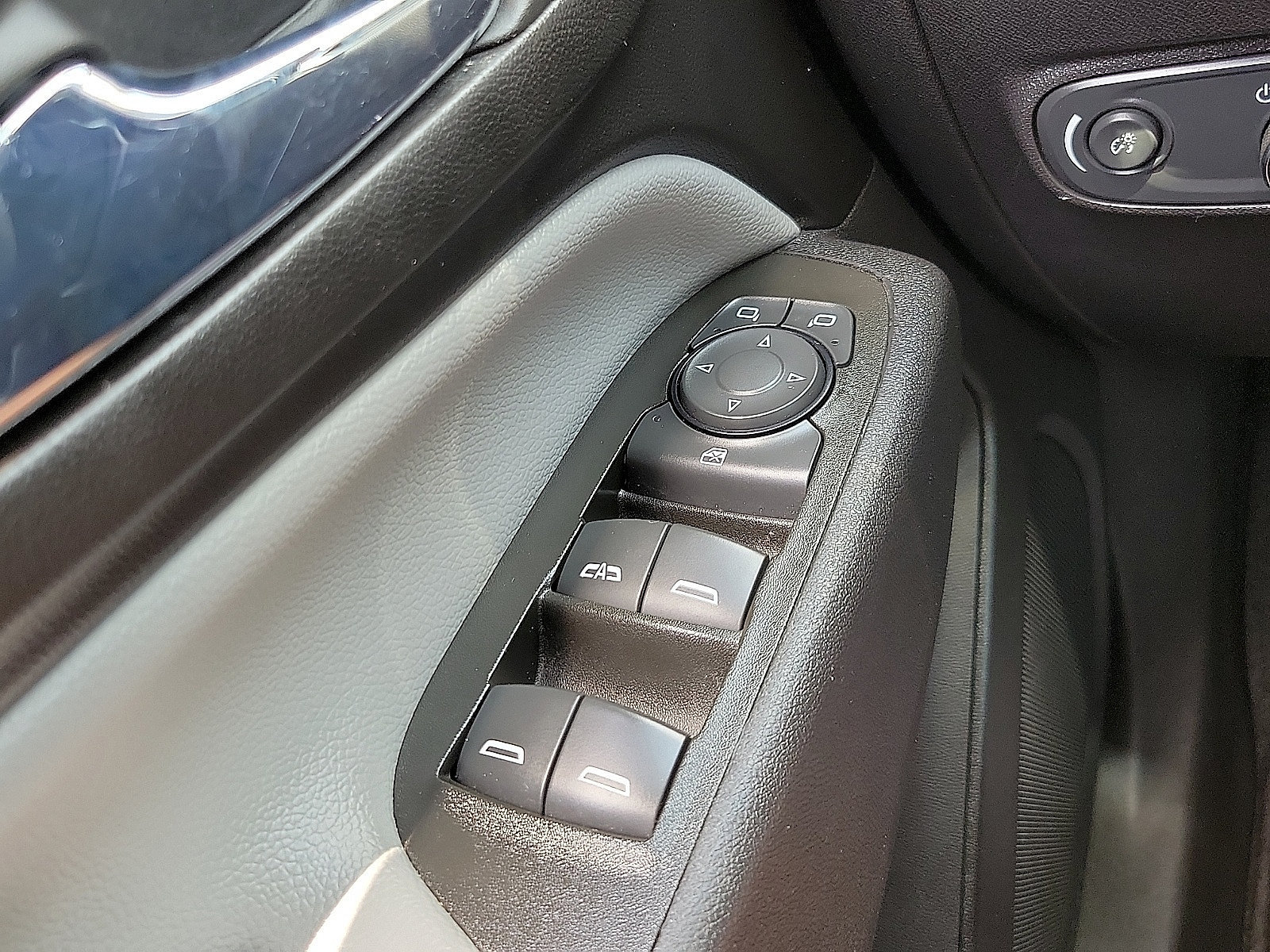 Used 2024 Chevrolet Equinox LT FWD image 13