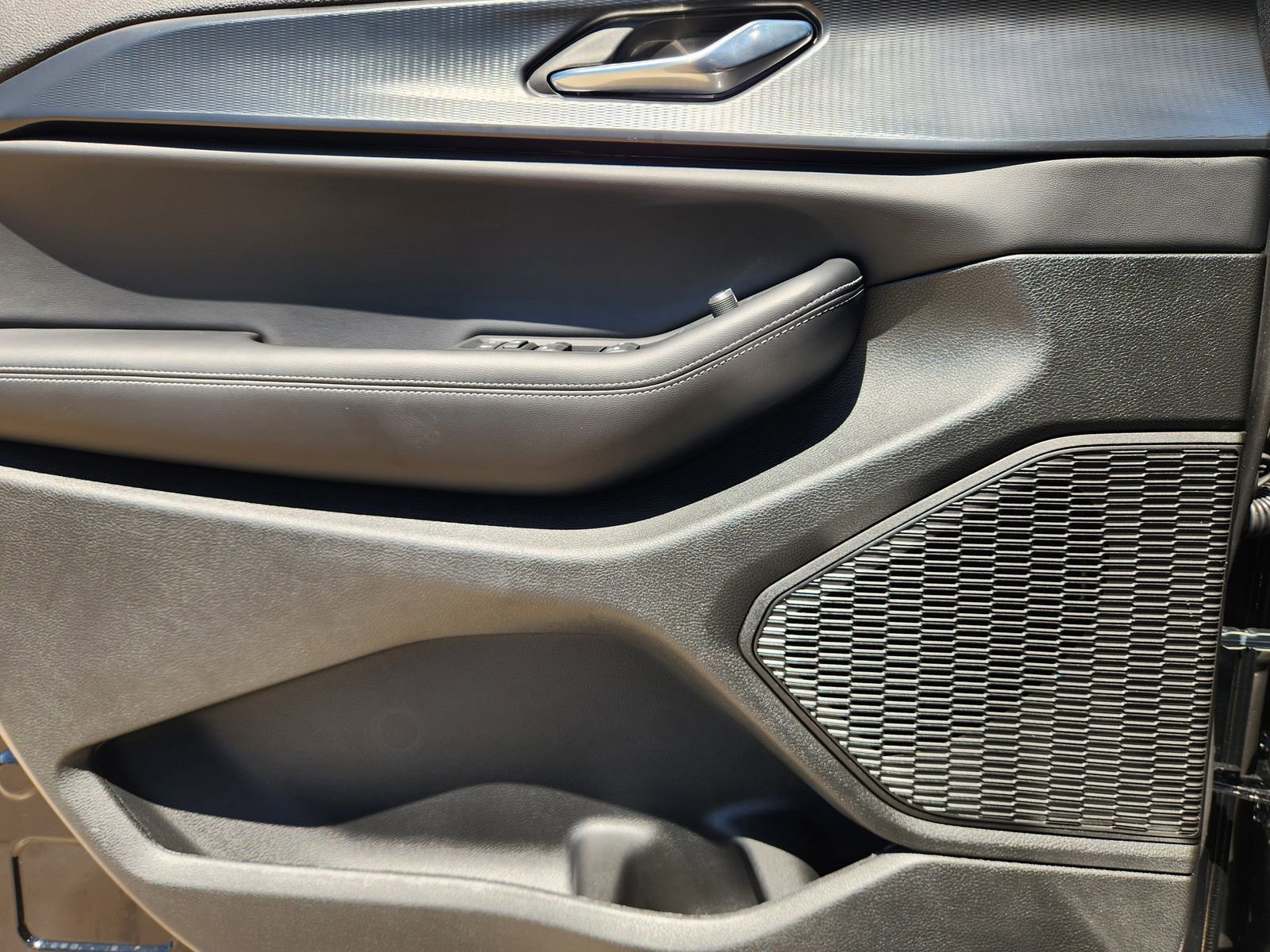 New 2025 Jeep Grand Cherokee Altitude image 15