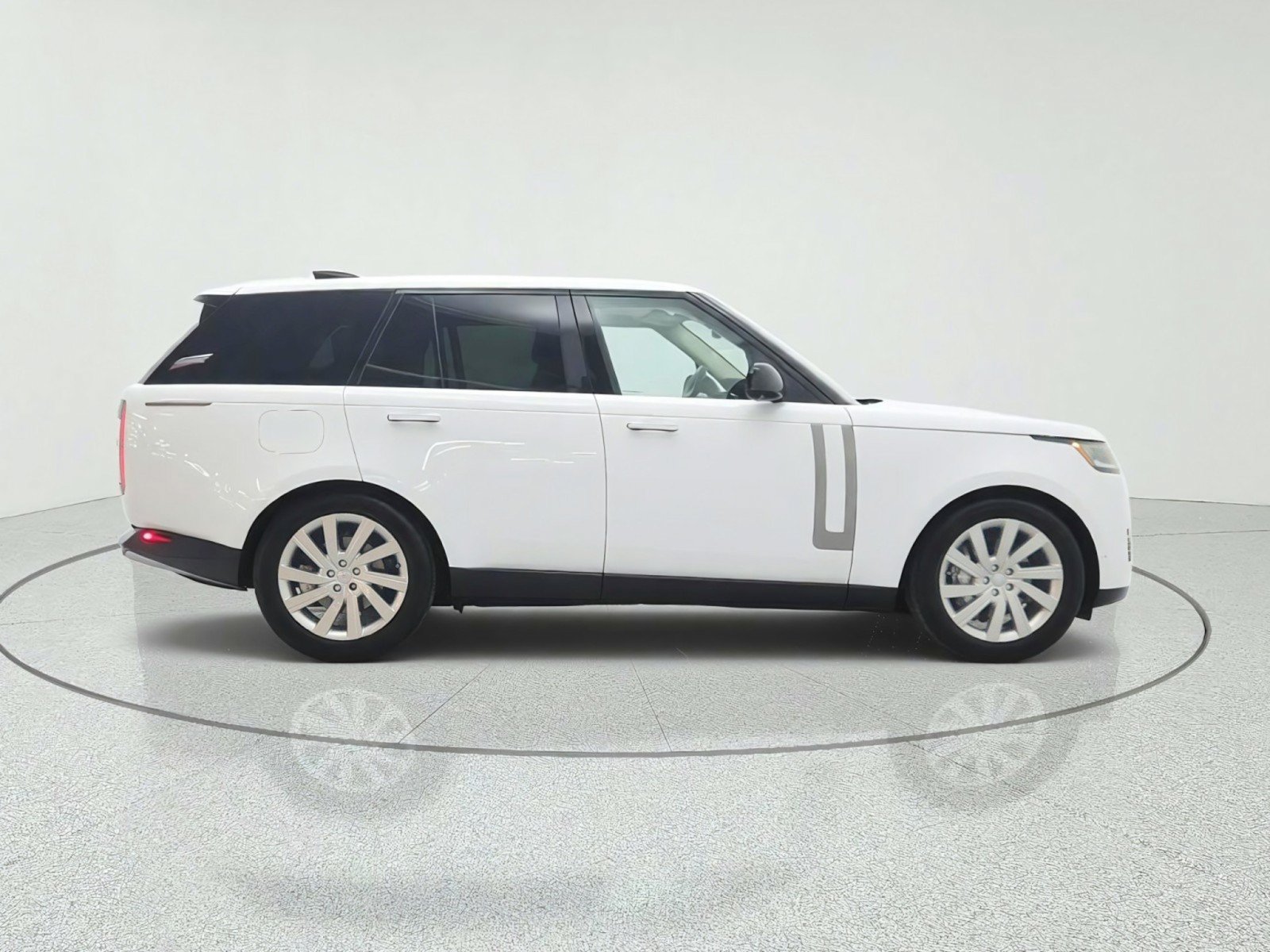 Used 2023 Land Rover Range Rover SE AWD/4WD image 4
