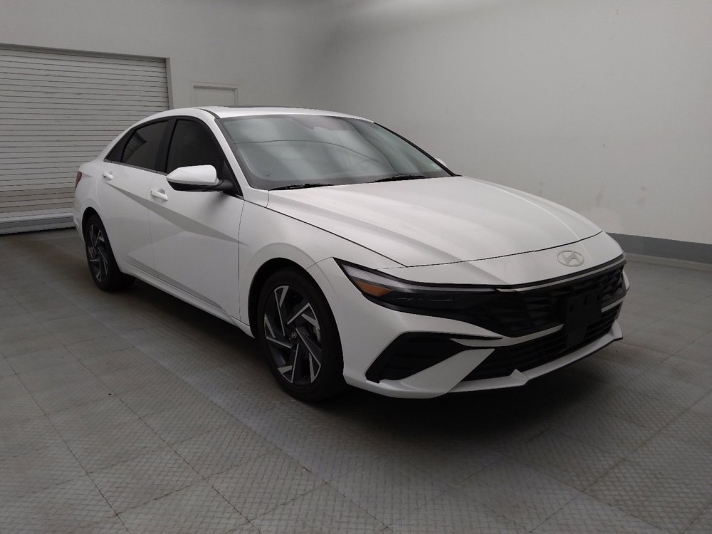 Used 2025 Hyundai Elantra SEL FWD image 13