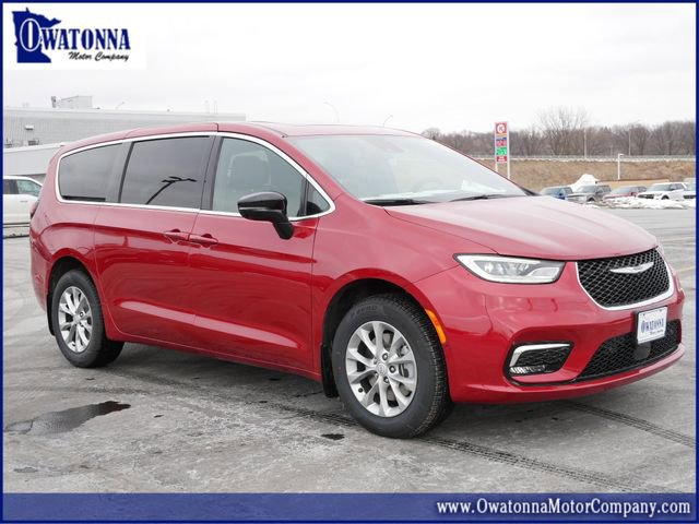 New 2026 Chrysler Pacifica Limited w/ Trailer Tow Group image 1