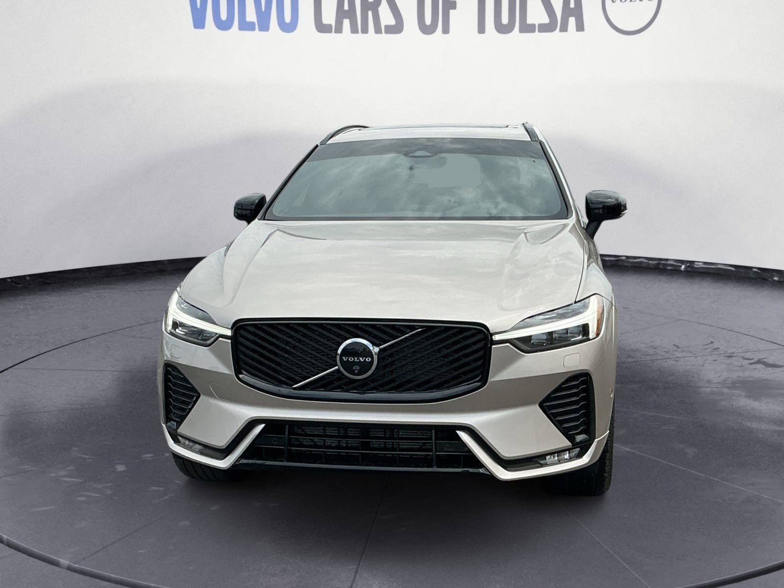 Used 2026 Volvo XC60 B5 Plus w/ Protection Package Premier AWD/4WD image 8