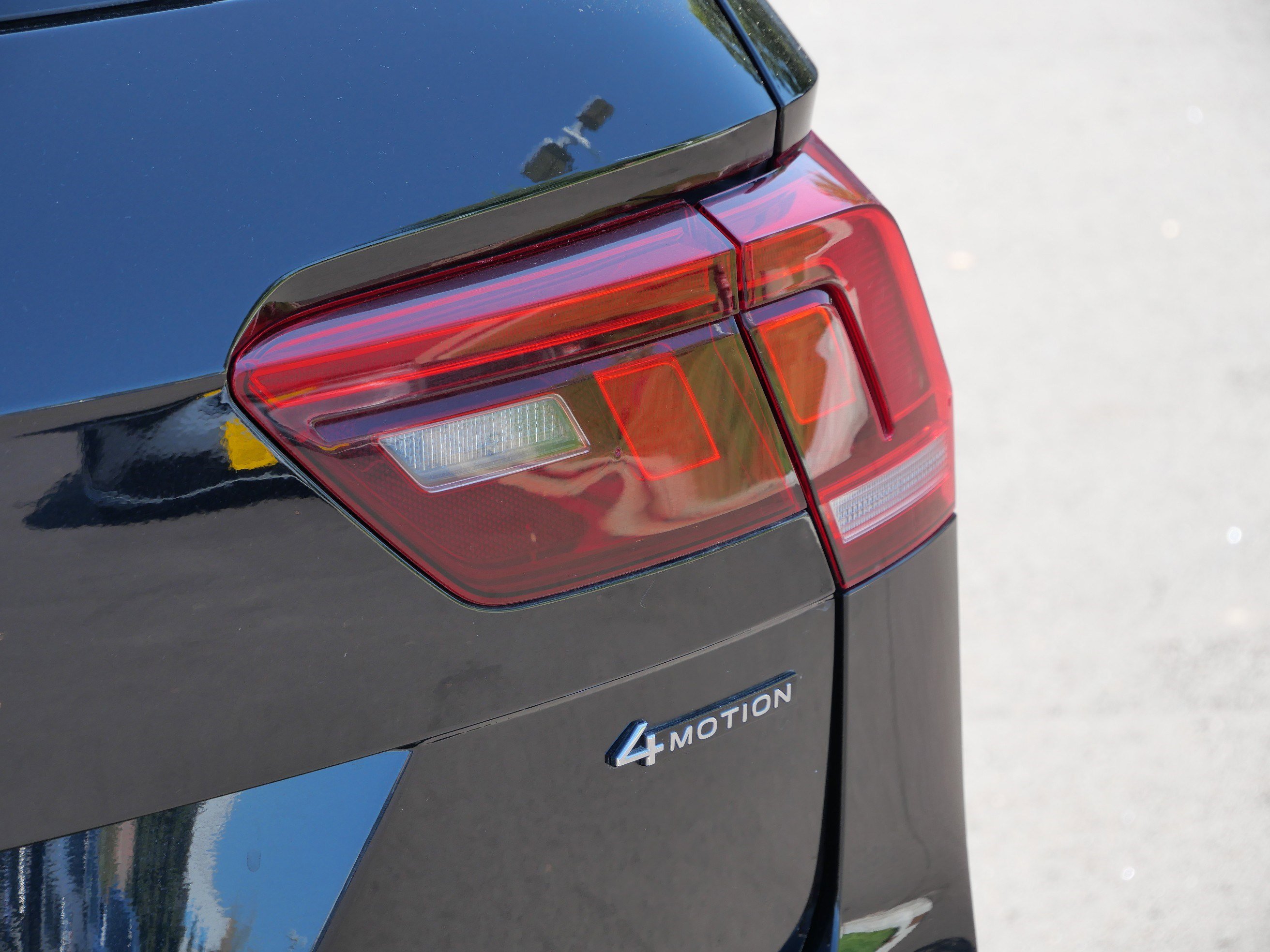 Certified 2024 Volkswagen Tiguan SE image 17