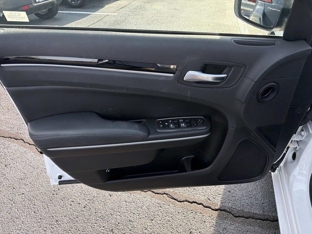 Used 2023 Chrysler 300 Touring w/ Sport Appearance Package image 19