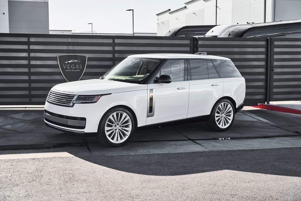 Used 2024 Land Rover Range Rover SV AWD/4WD image 5