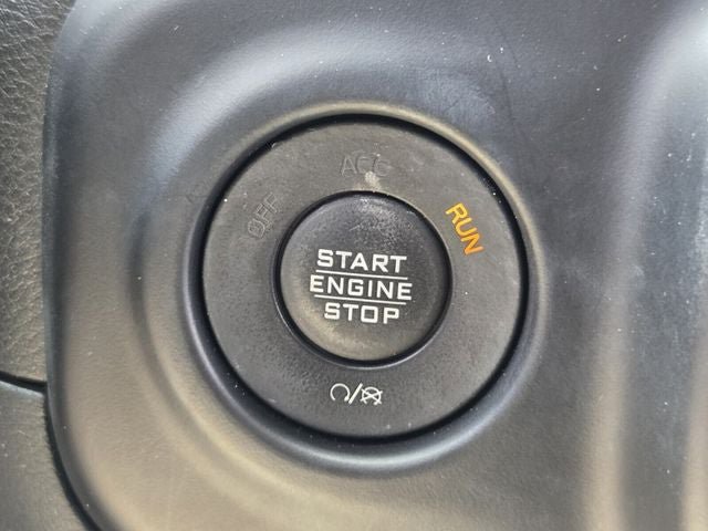 Used 2020 Jeep Wrangler Unlimited Sahara AWD/4WD image 30