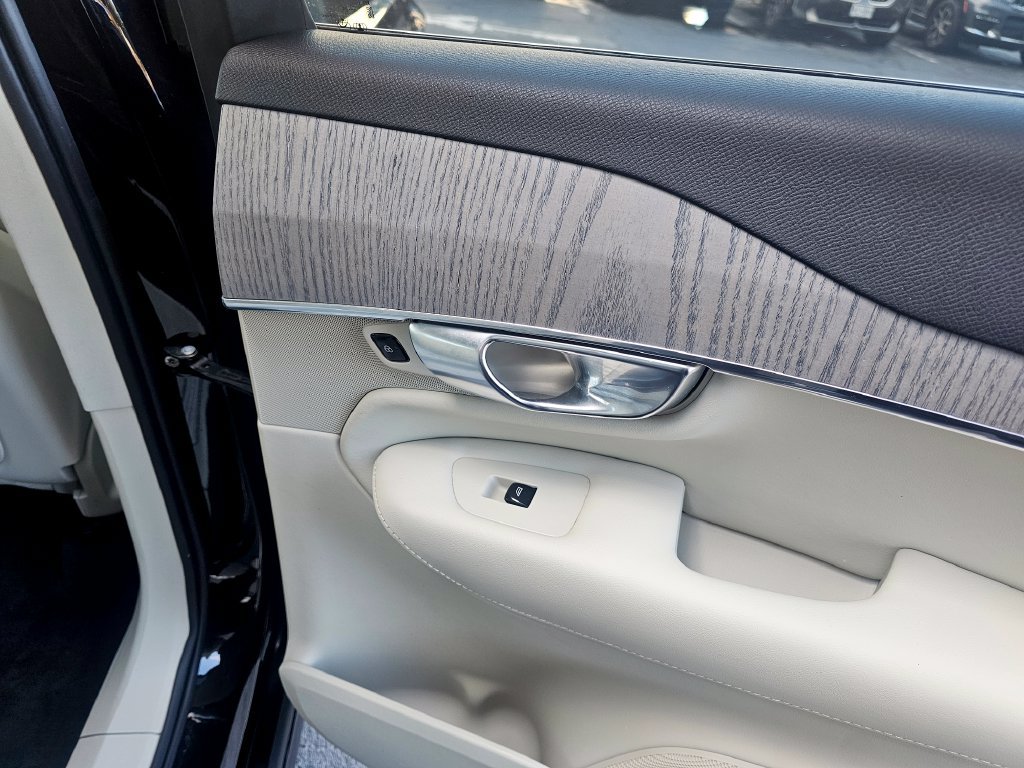 Certified 2025 Volvo XC90 T8 Plus w/ Protection Package Premier AWD/4WD image 11