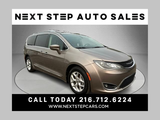 Used 2017 Chrysler Pacifica Touring-L Plus w/ Tire & Wheel Group FWD image 1
