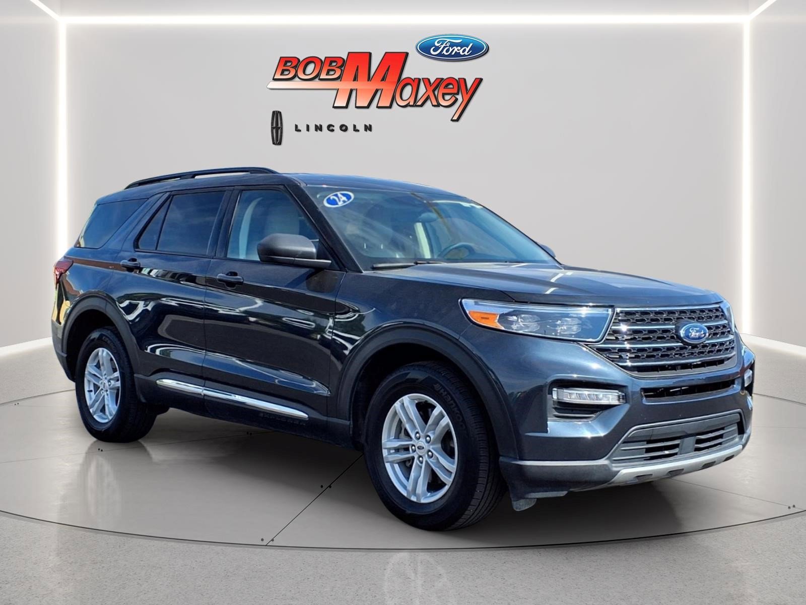 Used 2024 Ford Explorer XLT w/ Equipment Group 202A AWD/4WD image 3