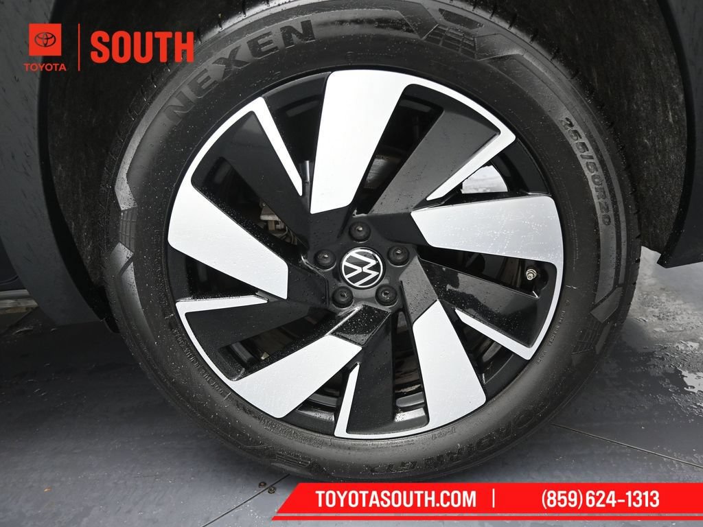 Used 2024 Volkswagen Atlas Cross Sport SE FWD image 42