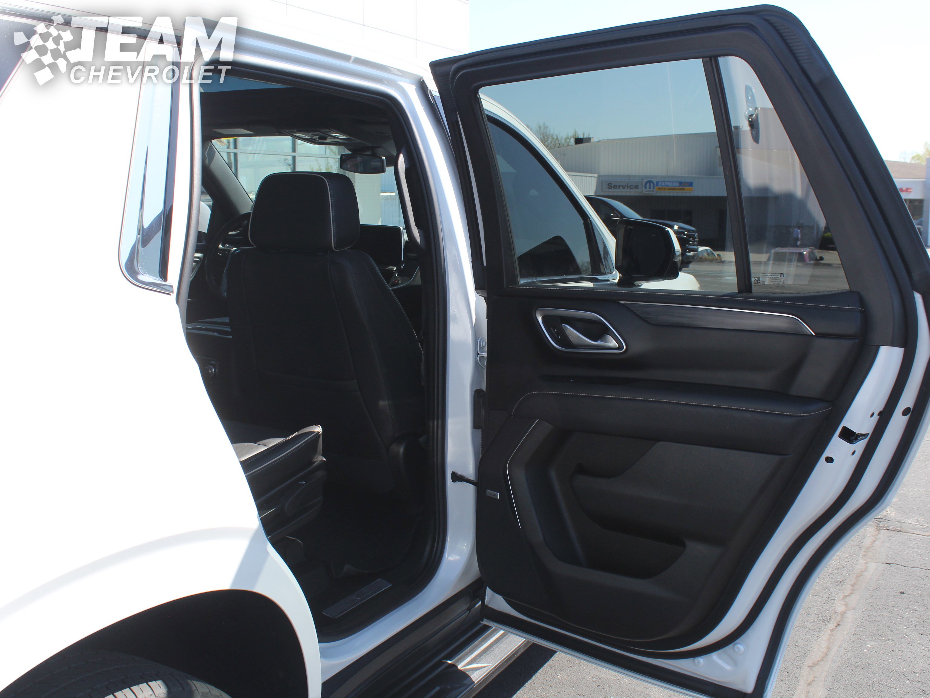 Used 2023 GMC Yukon SLT w/ SLT Luxury Package AWD/4WD image 24