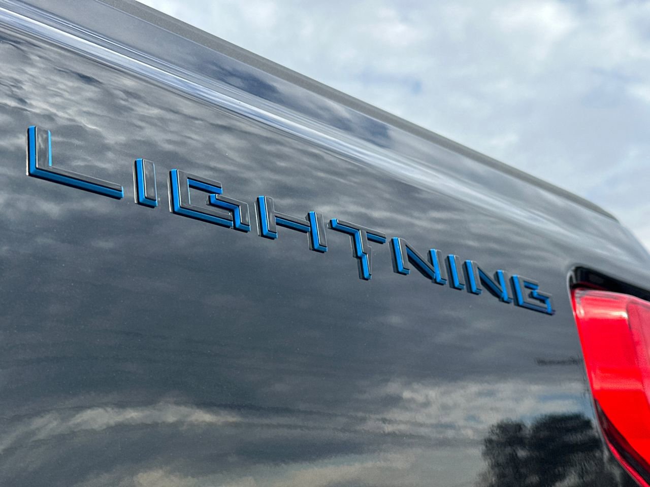 New 2025 Ford F150 Lightning Flash AWD/4WD image 17