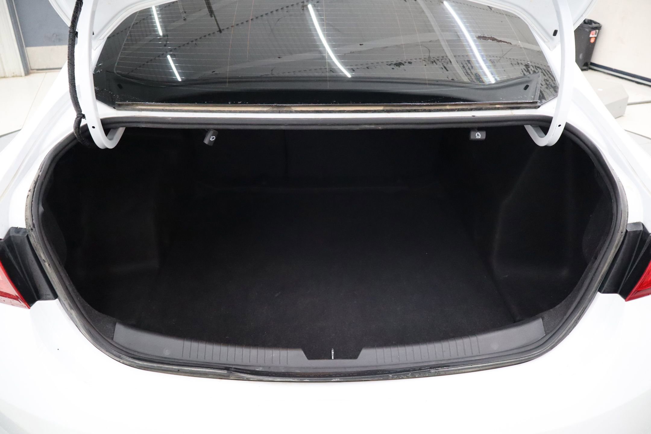 Used 2023 Chevrolet Malibu RS image 27