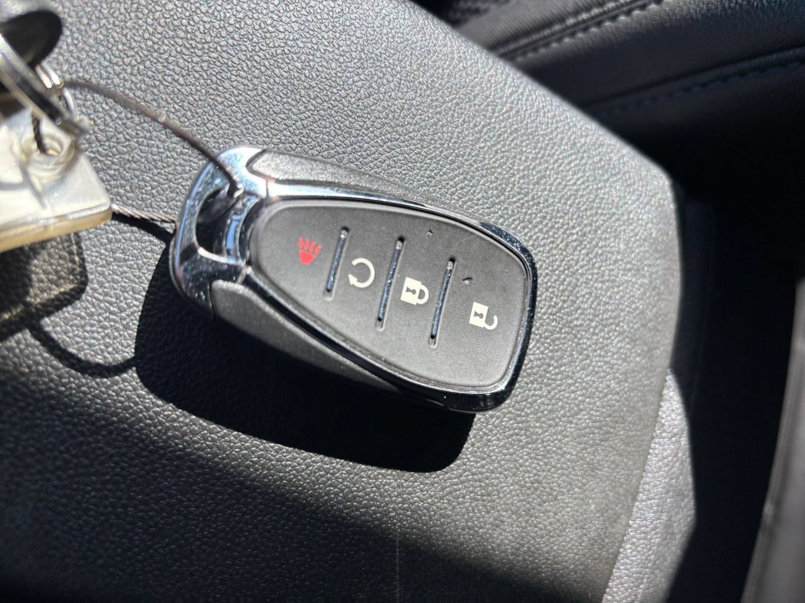 Used 2025 Chevrolet Trax LT FWD image 23