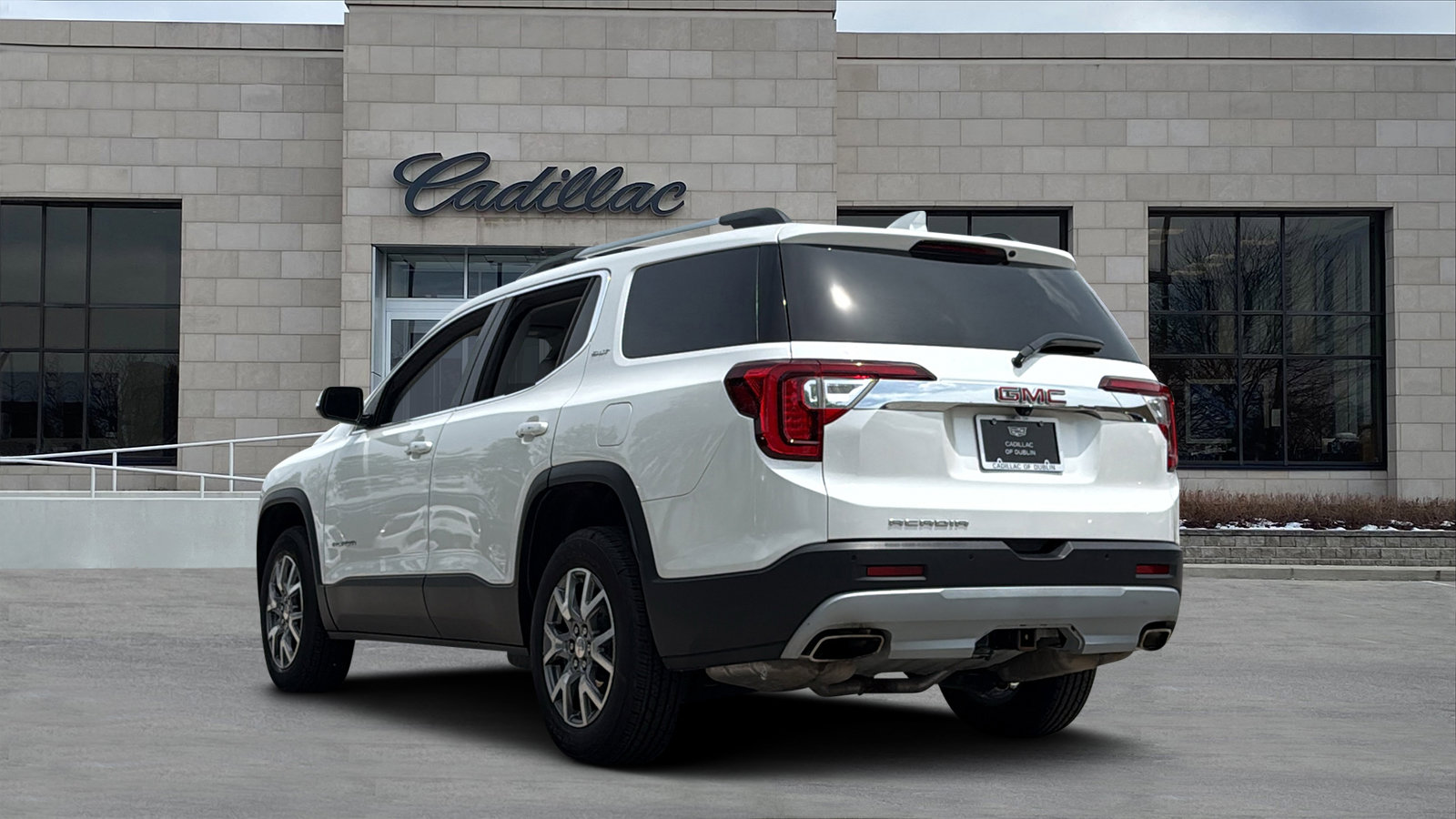 Used 2021 GMC Acadia SLT w/ Premium Package FWD image 4