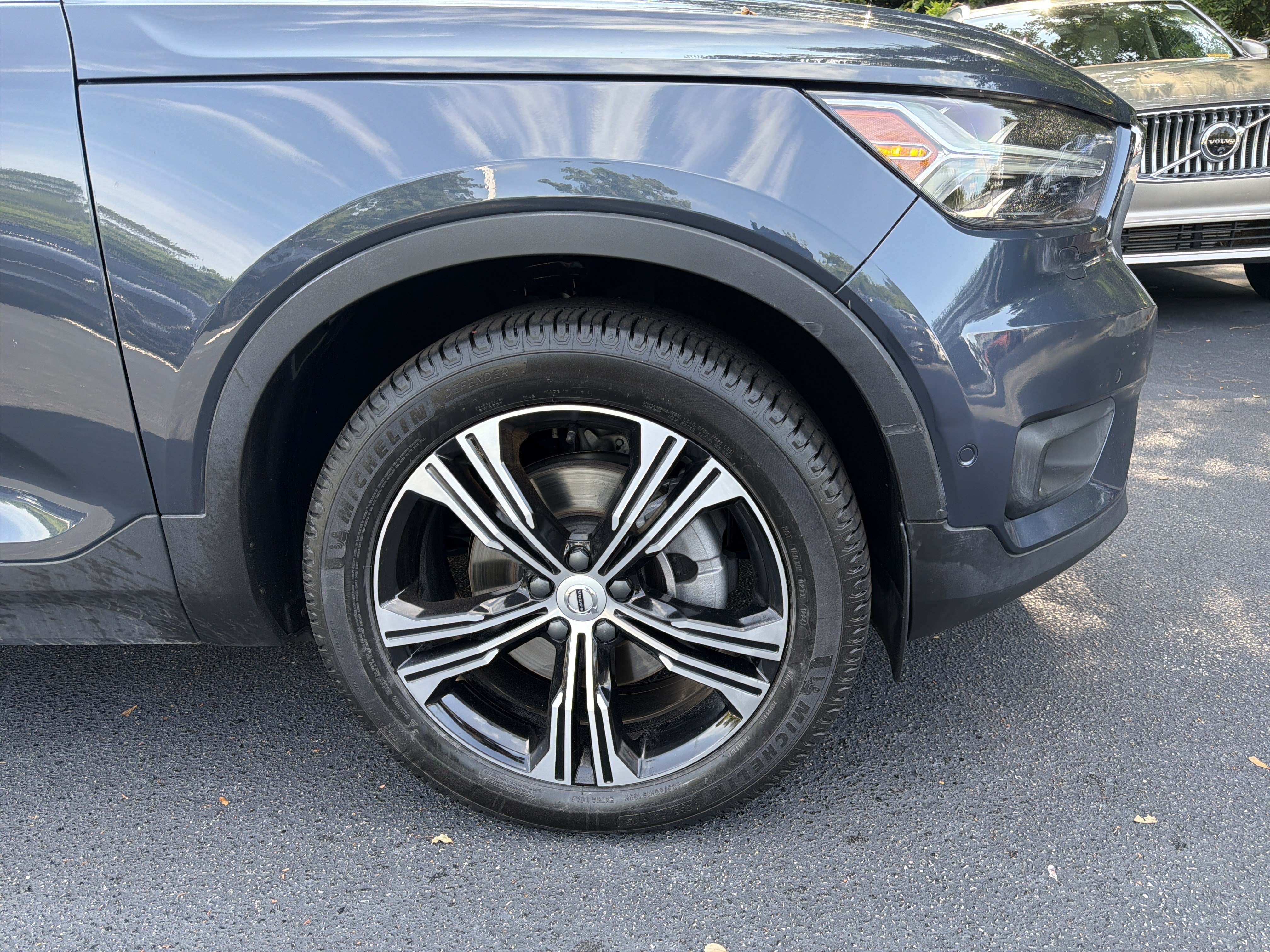 Certified 2022 Volvo XC40 T5 Inscription w/ Advanced Package AWD/4WD image 13