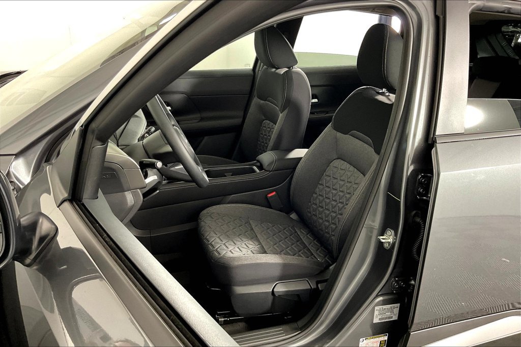 Used 2025 Nissan Kicks SV w/ SV Premium Package AWD/4WD image 14