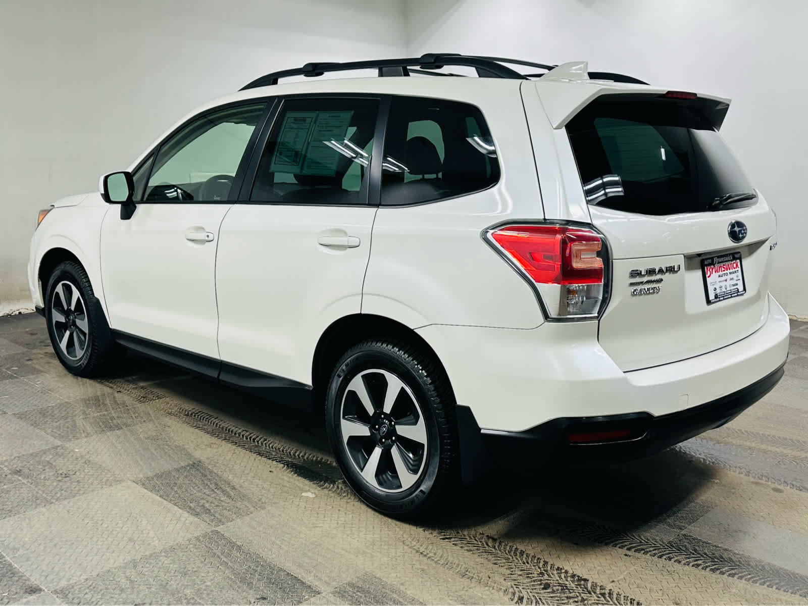 Used 2018 Subaru Forester 2.5i Premium w/ All-Weather Package image 4