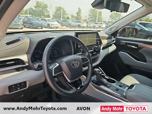 Used 2023 Toyota Highlander Platinum FWD image 9