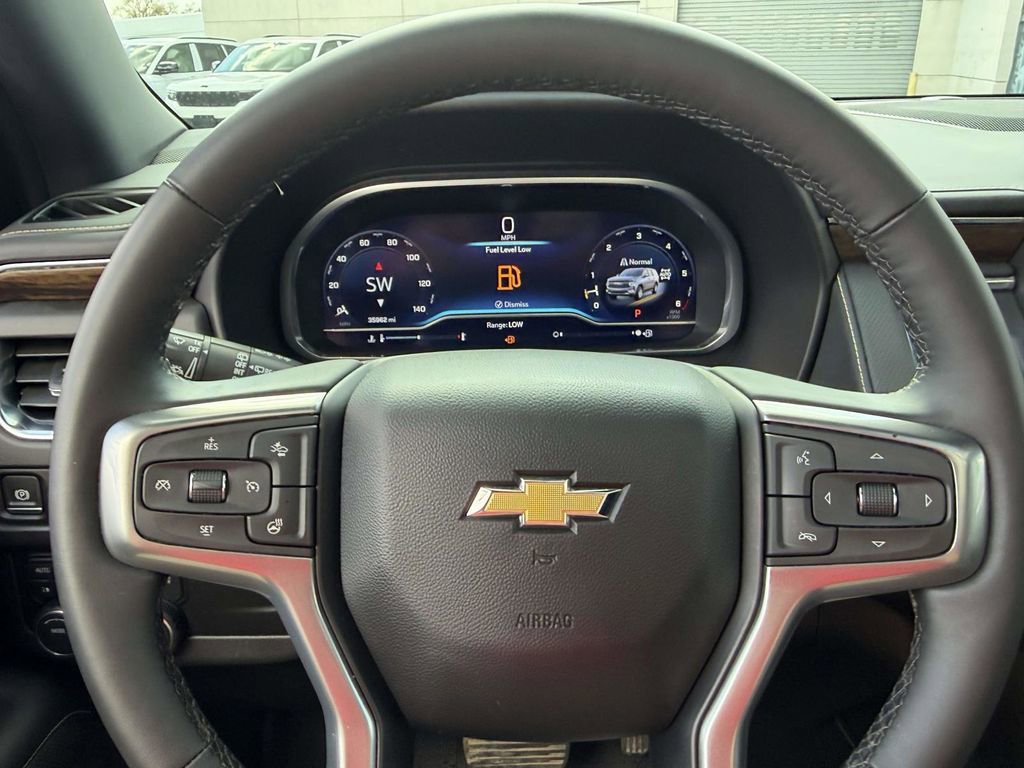 Used 2023 Chevrolet Tahoe Premier AWD/4WD image 36