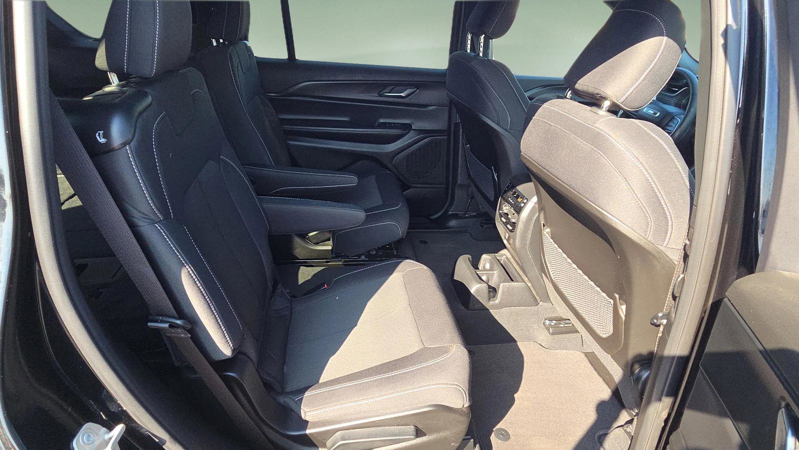 Used 2024 Jeep Grand Cherokee L Laredo w/ Luxury Tech Group I image 13