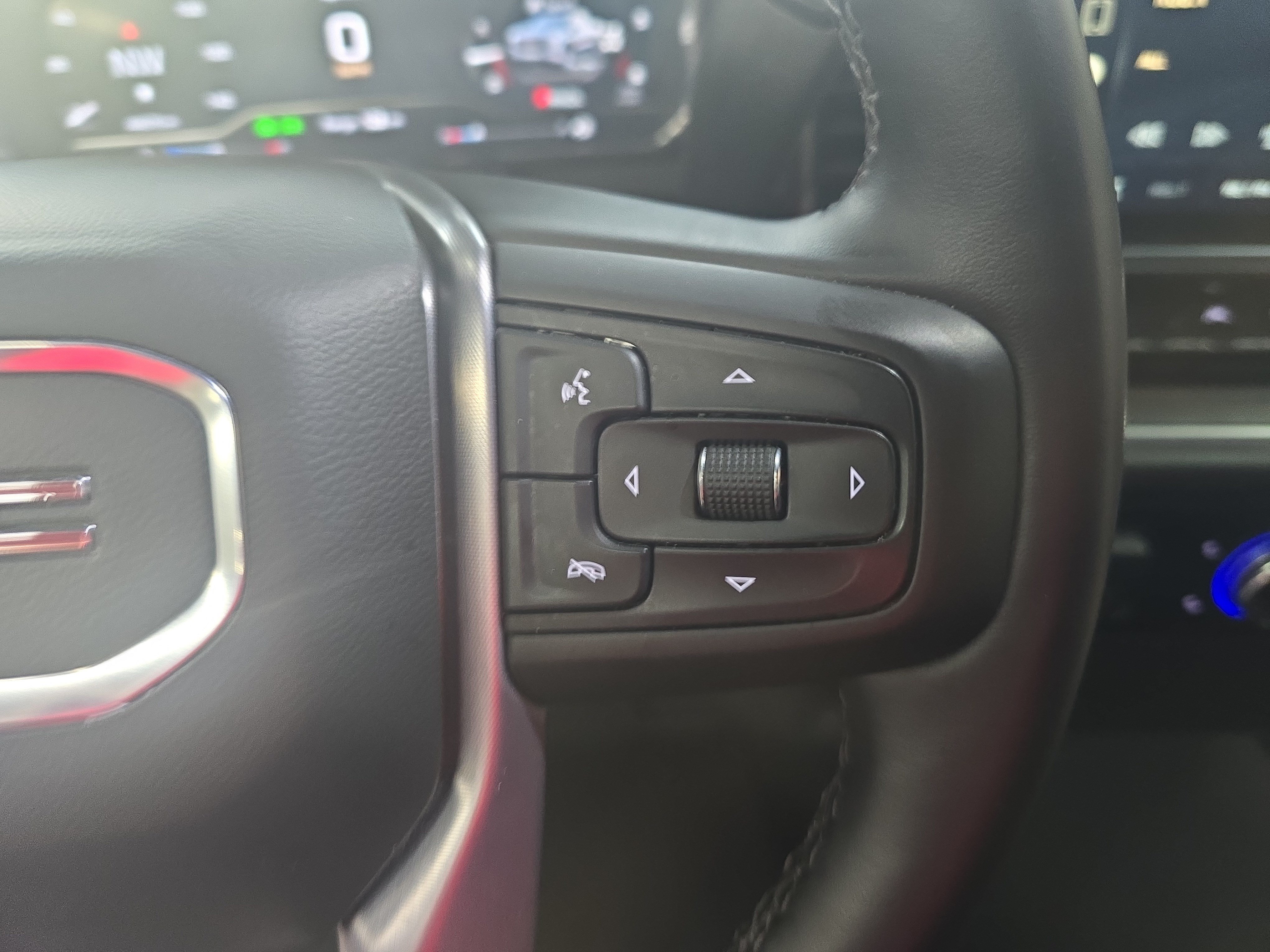 Used 2025 GMC Sierra 1500 SLT AWD/4WD image 18