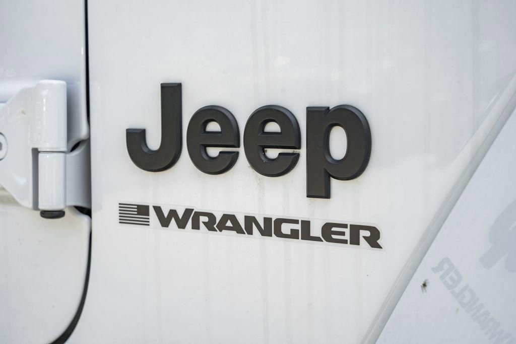 New 2025 Jeep Wrangler Sahara w/ Technology Group image 16