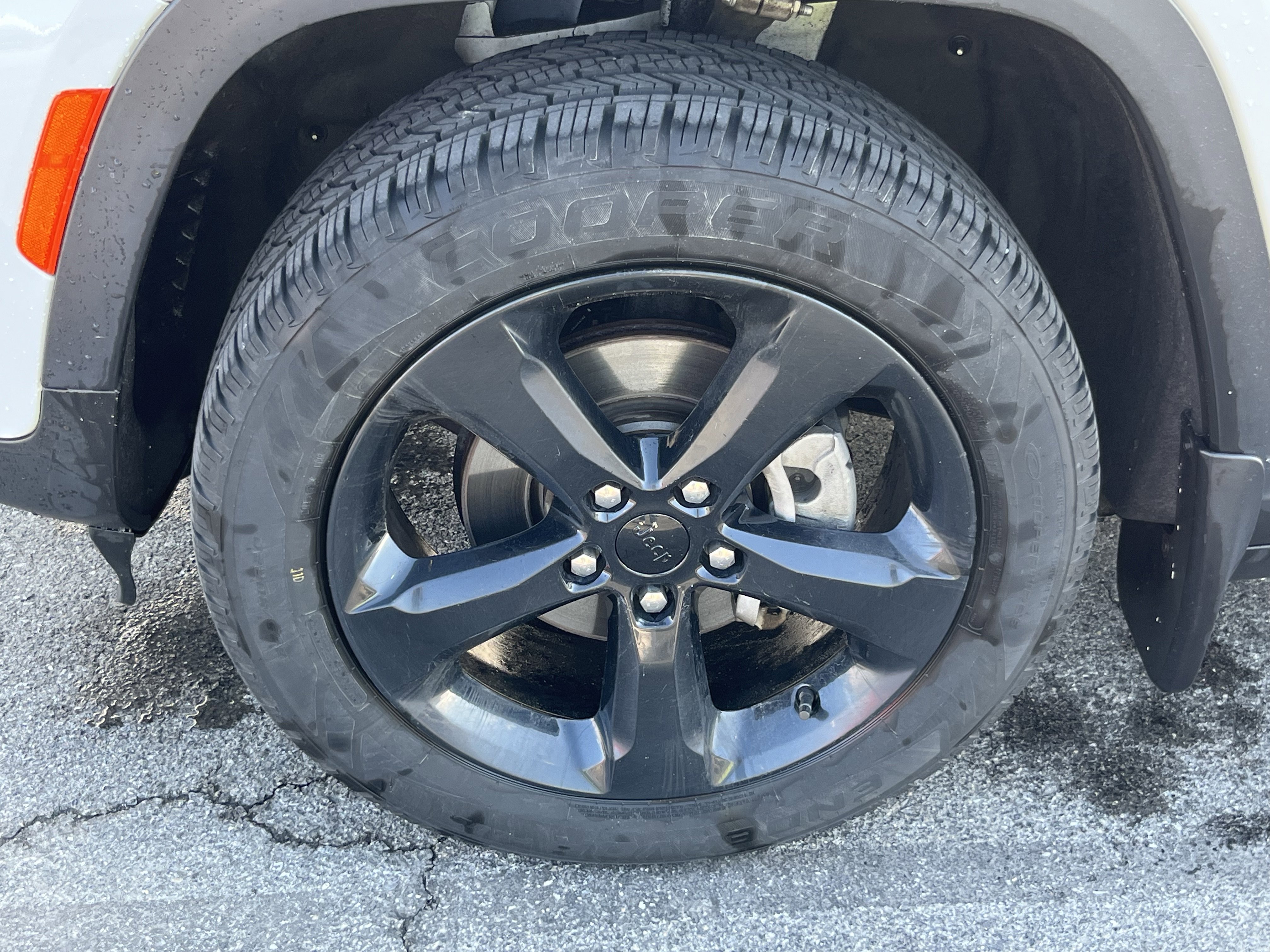 Used 2023 Jeep Grand Cherokee Altitude image 12