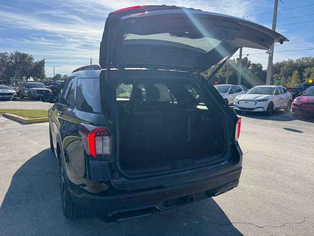 New 2026 Ford Explorer ST-Line w/ ST-Line Street Pack image 21