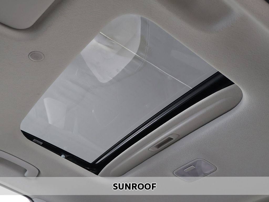 Certified 2026 Hyundai Venue SEL FWD image 3