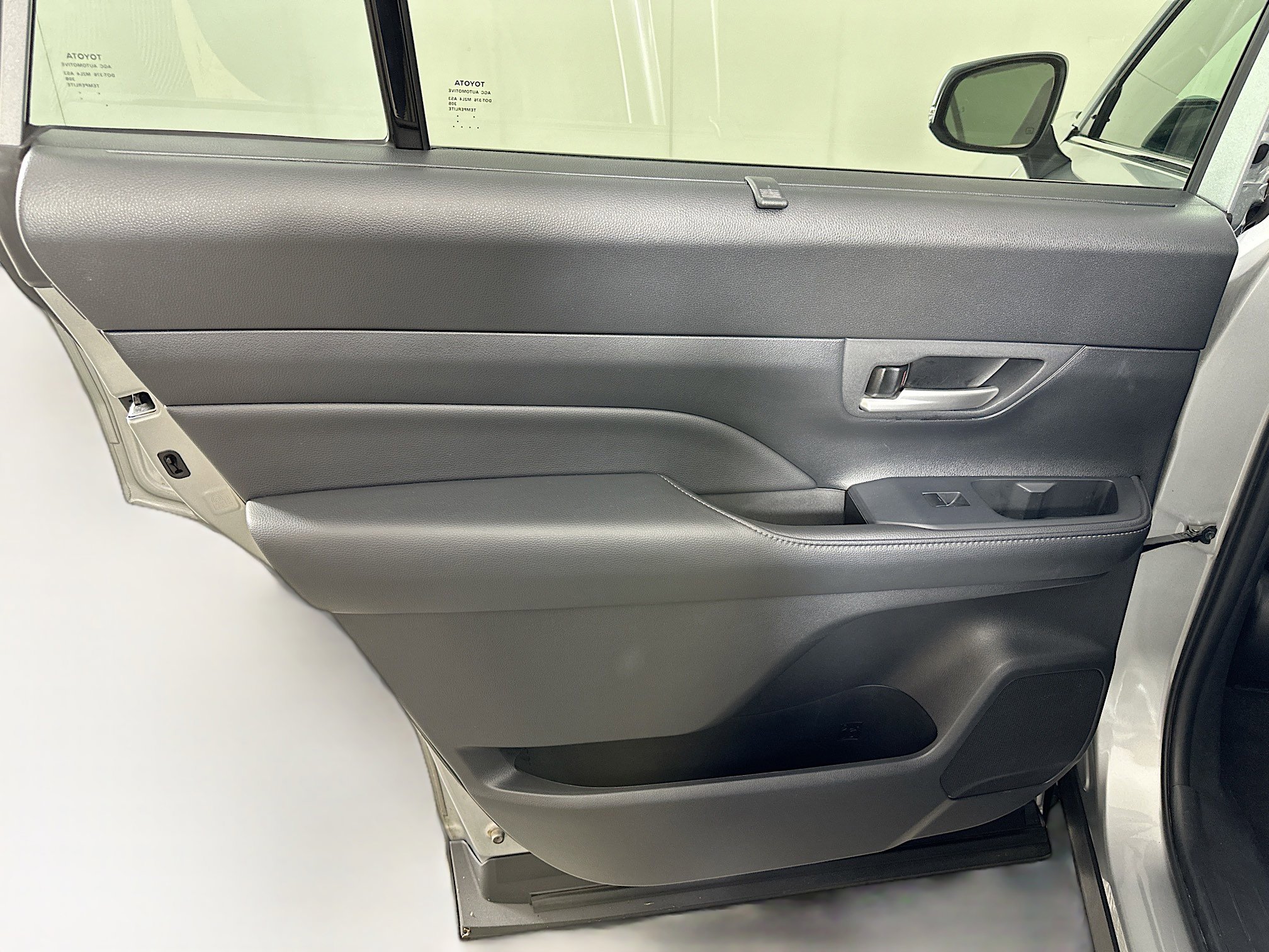 Used 2025 Toyota Grand Highlander AWD image 25