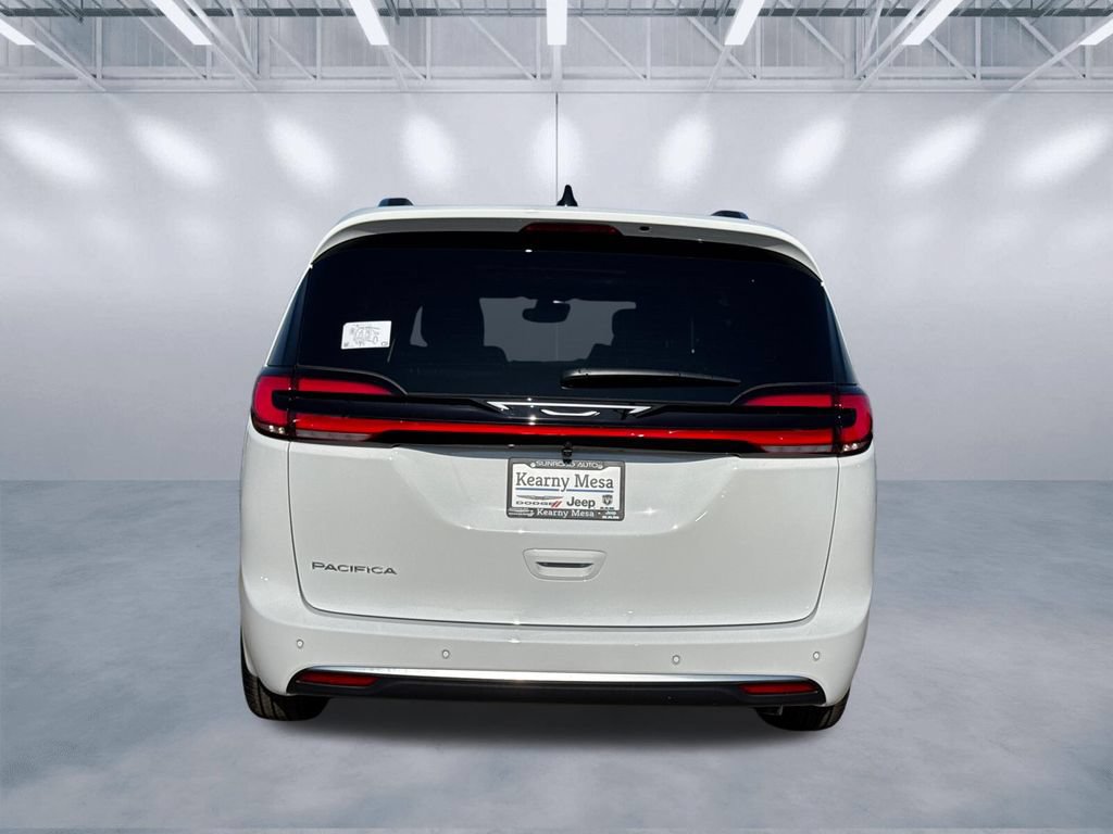 New 2027 Chrysler Pacifica Pinnacle w/ Theater Group FWD image 5