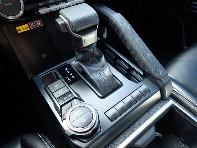 Certified 2025 Toyota Tacoma SR5 AWD/4WD image 16