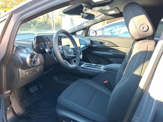 New 2026 Chevrolet Equinox EV LT w/ Comfort Package AWD/4WD image 4